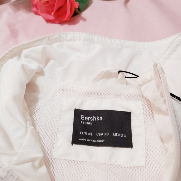 "ONE OFF" White cropped jacket - Picture 4 of 6